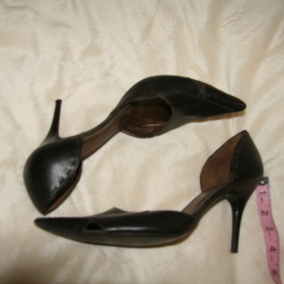 BCBG PARIS SZ 8.5 BROWN POINT TOE SLIP ON HEEL - Picture 2 of 6